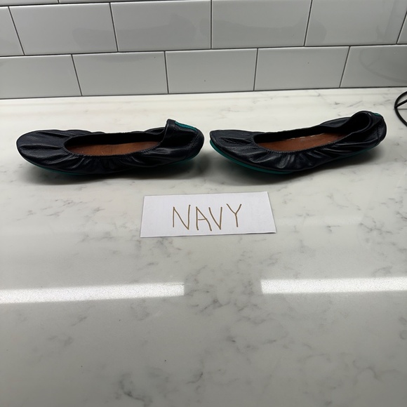 TIEK NAVY LEATHER FLATS SIZE 8 - Picture 4 of 6
